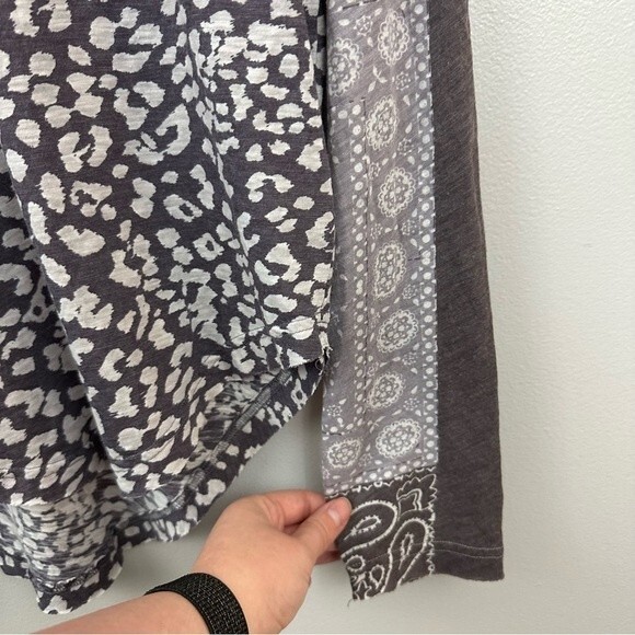 We The Free Free People Grey Friday Night Contrast Sleeve Animal Top Size Small - Picture 8 of 15